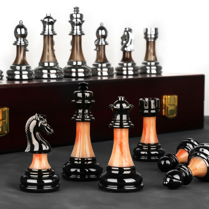 Lisslune | Luxurious chess set made of metal with a large 45 cm wooden board