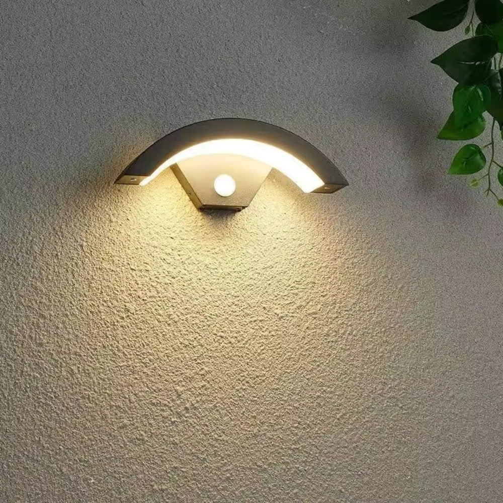 Lisslune | EyeGlow adjustable wall lamp – elegant minimalist design