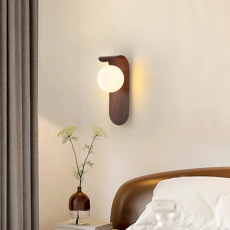 Lisslune | LuxeWood – Chic Walnut Wall Lamp for Unique Ambiances