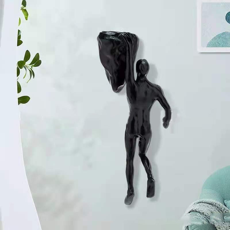 Lisslune | Climbing wall hanging statues