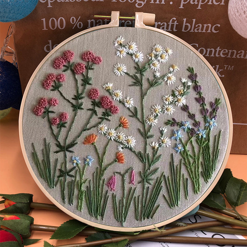 Lisslune | Embroidery hoop flower kit for beginners