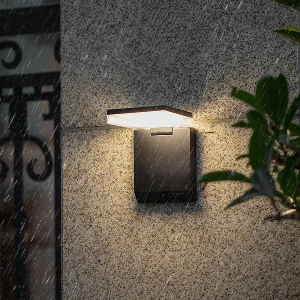 Lisslune | SensorMotion - Modern LED Outdoor Wall Light