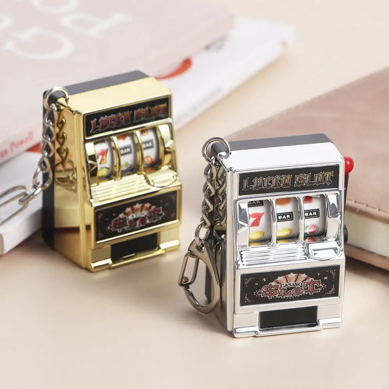 Lisslune | Keychain designed as a slot machine