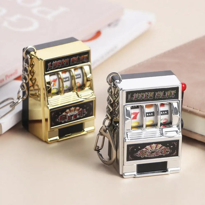 Lisslune | Keychain designed as a slot machine