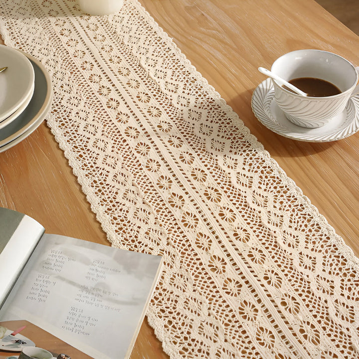 Lisslune | Rustic Crochet Bloom Table Runner