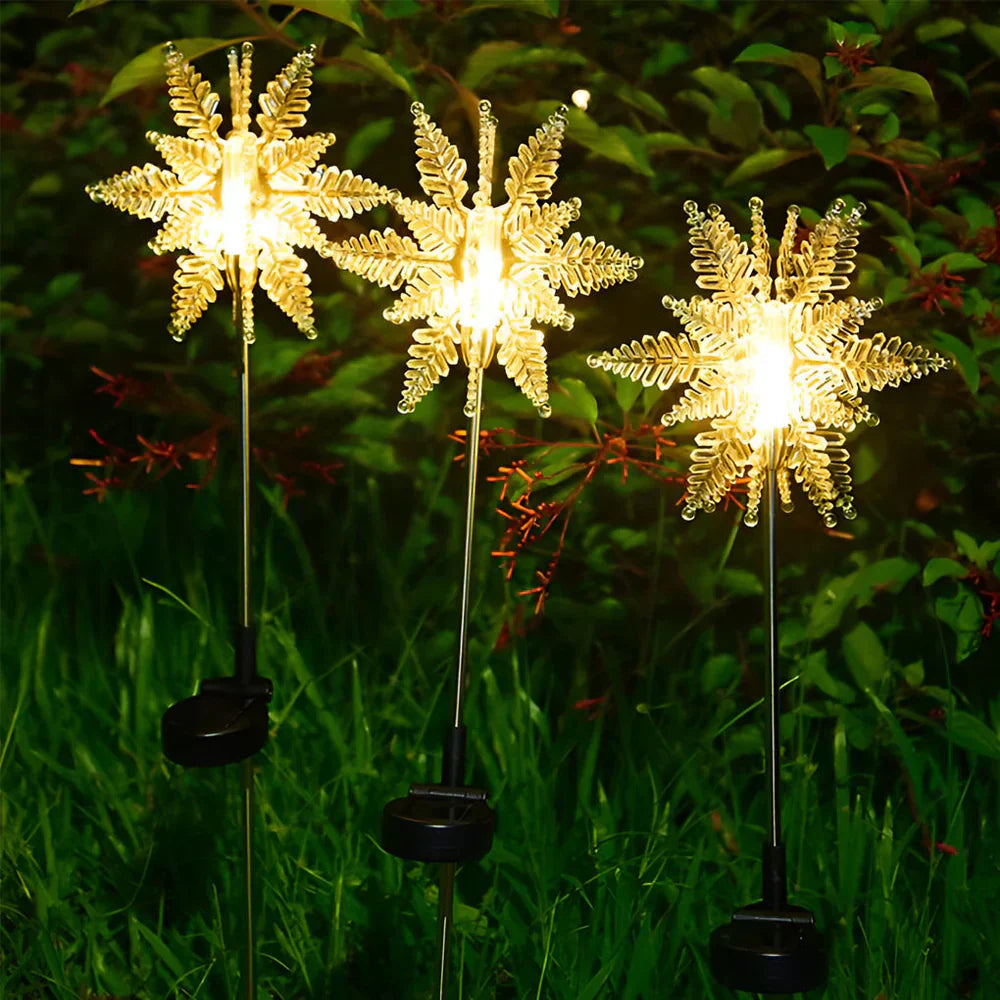 Lisslune | FrostyGlow - Waterproof LED Solar-Powered Snowflake Decoration Light for the Lawn