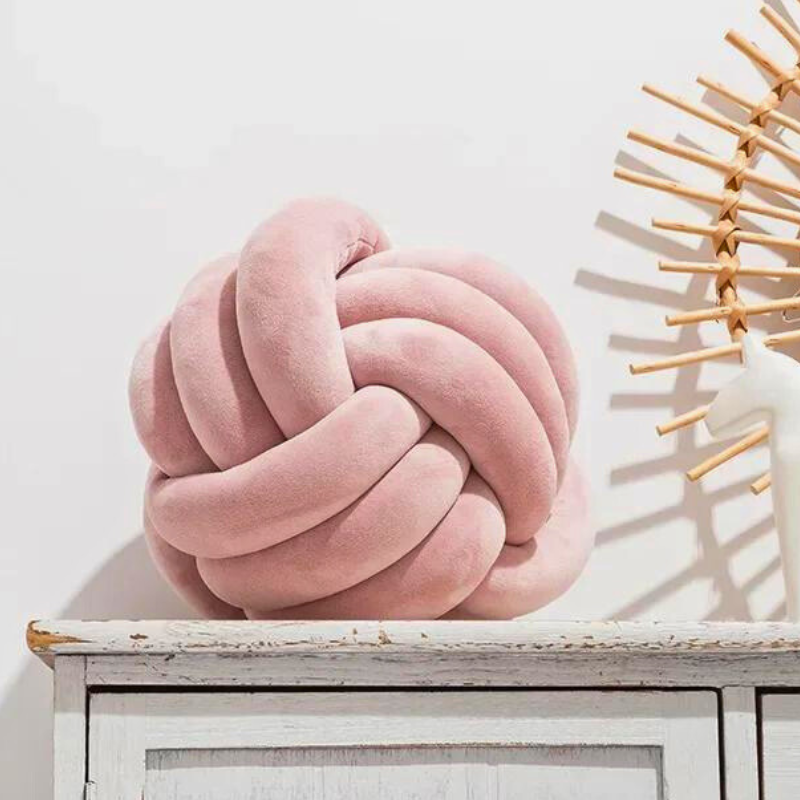 Lisslune | Scandinavian Knot Cushion made of Velvet