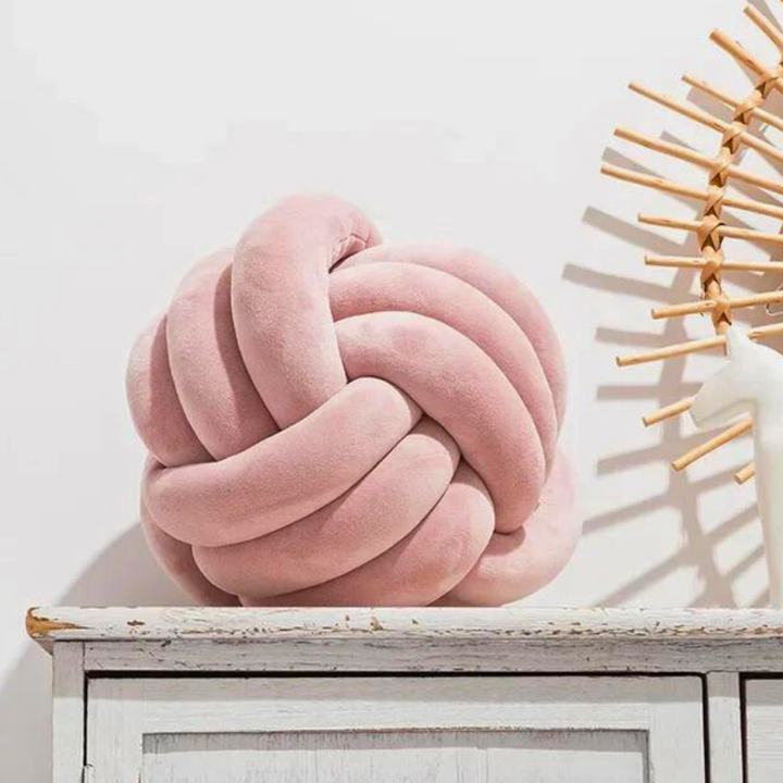 Lisslune | Scandinavian Knot Cushion made of Velvet