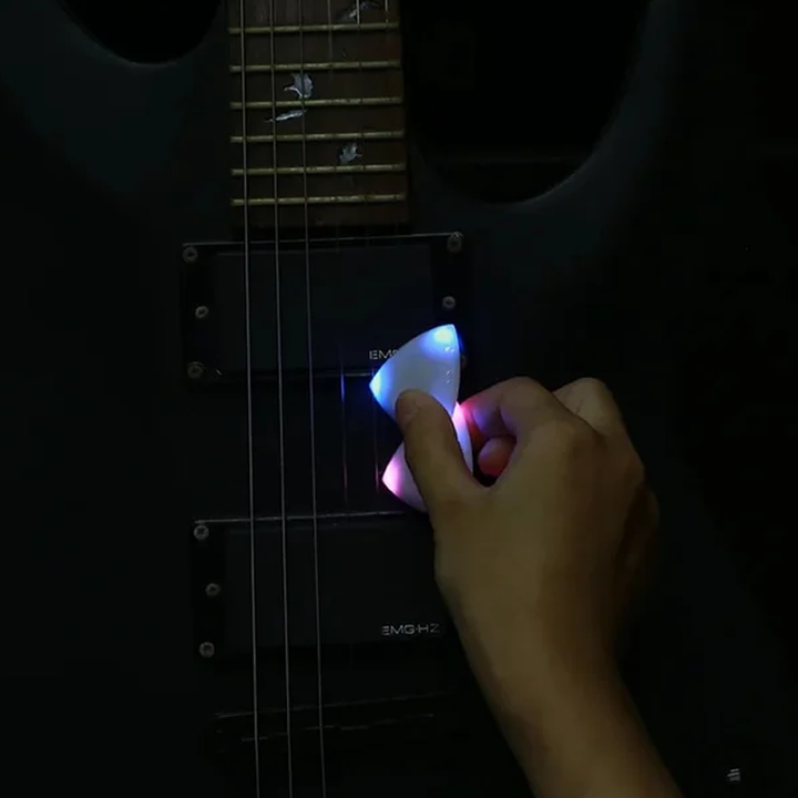 Lisslune | Light Up Guitar Plectrum