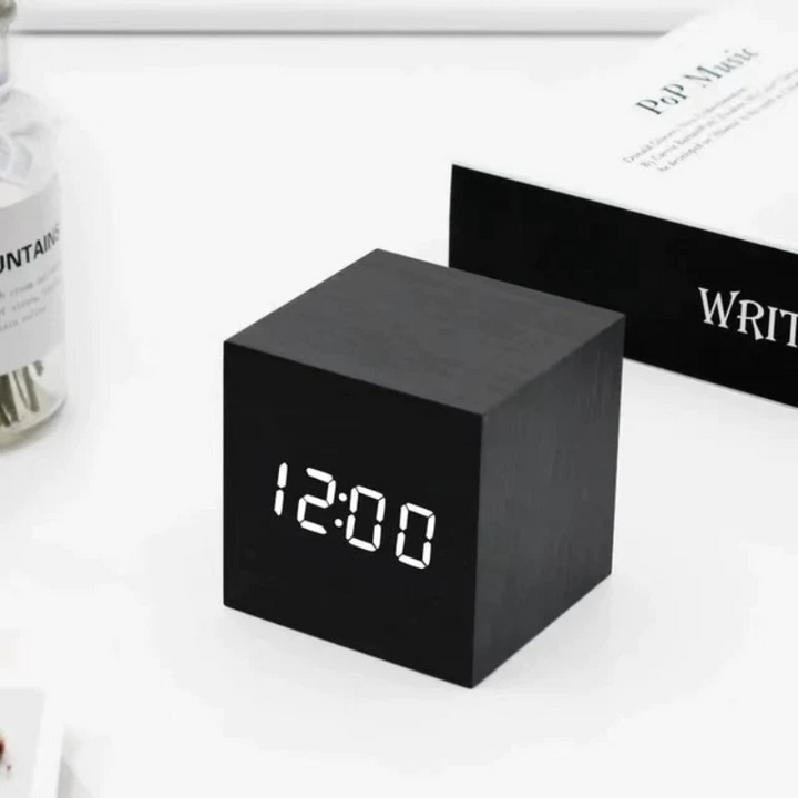 Lisslune | LED Cube Clock