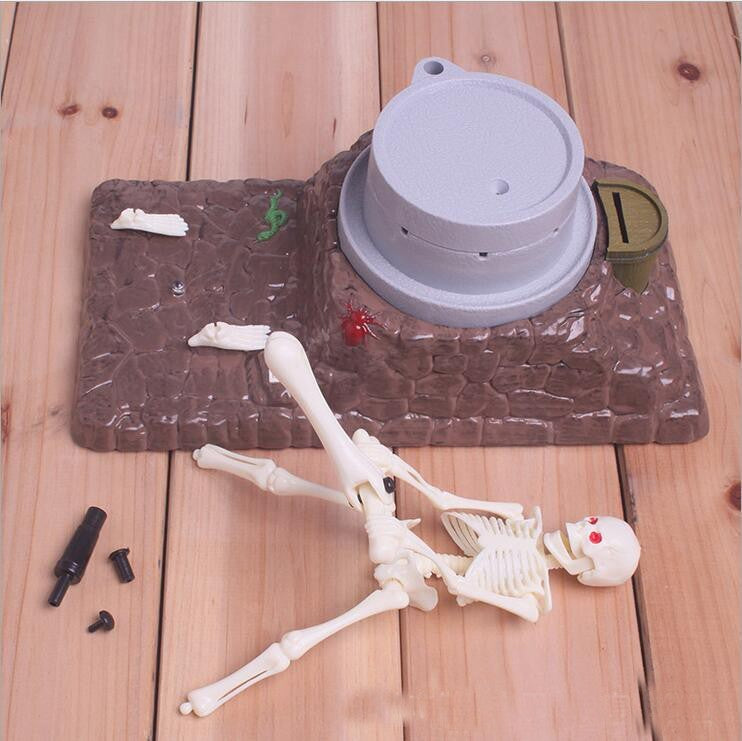 Lisslune | Grinding Scary Skeleton Coin Box
