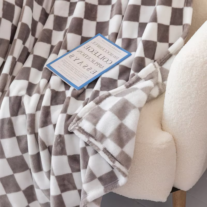 Lisslune | Stylish blanket in checkered pattern for your home
