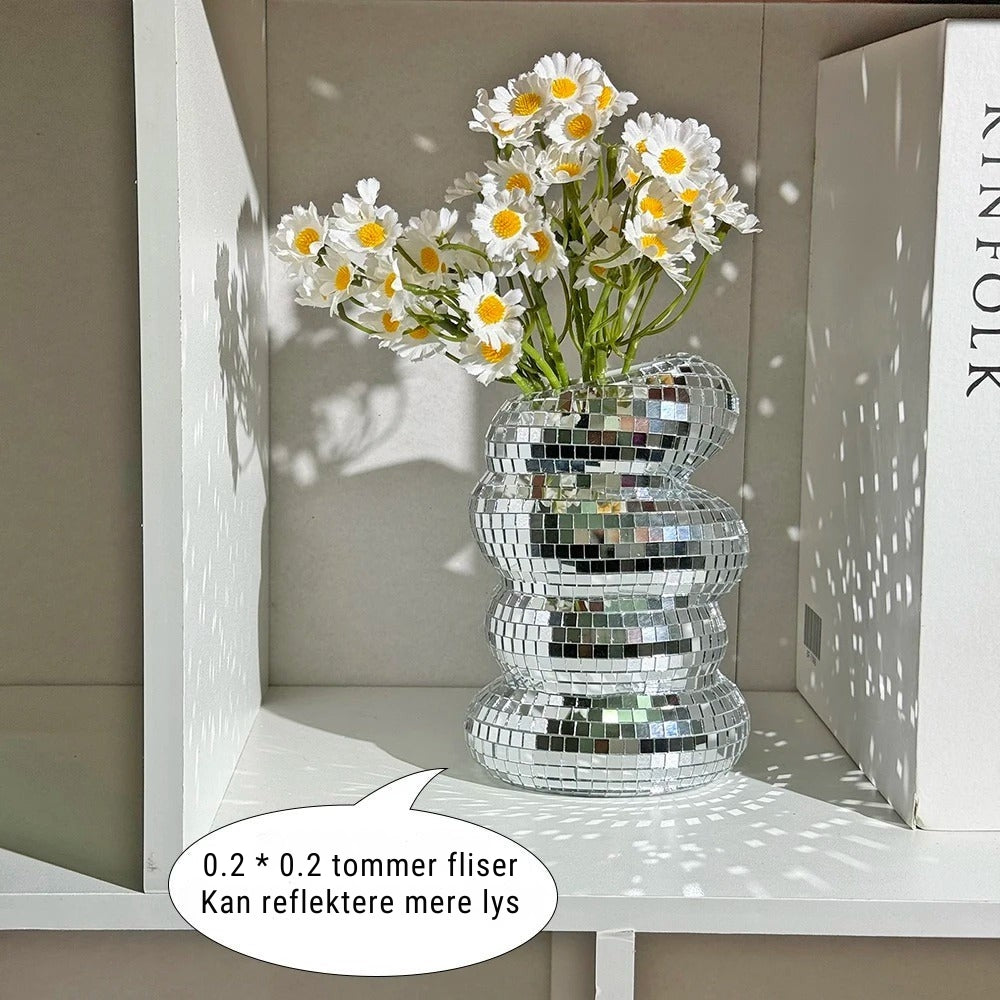 Lisslune | GlamSphere – Mirror-clad Discovase with retro charm and modern flair