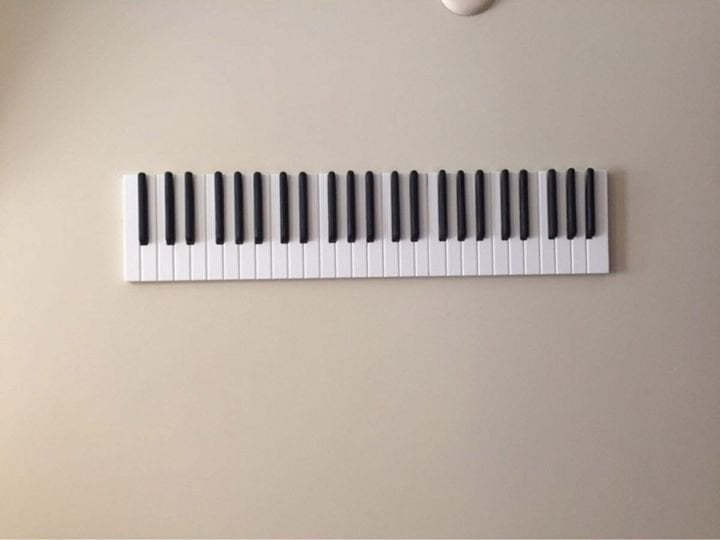 Lisslune | Wall coat rack – Creative piano design for music lovers & children's room