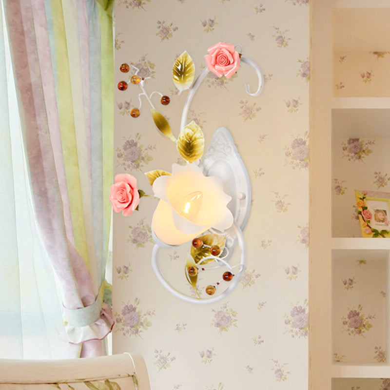 Skørter | Country curved arm wall lamp 1 bulb metal roses wall lighting in white for living room, left/right