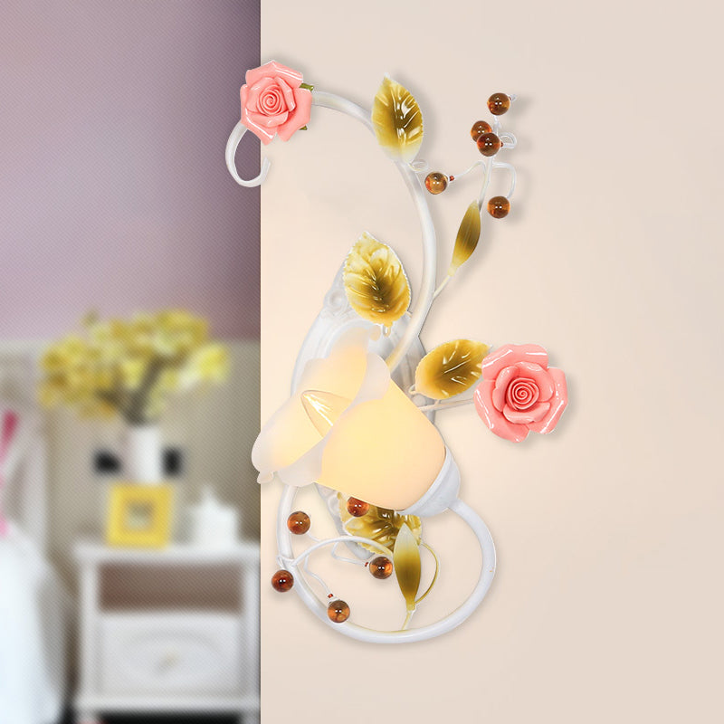Skørter | Country curved arm wall lamp 1 bulb metal roses wall lighting in white for living room, left/right