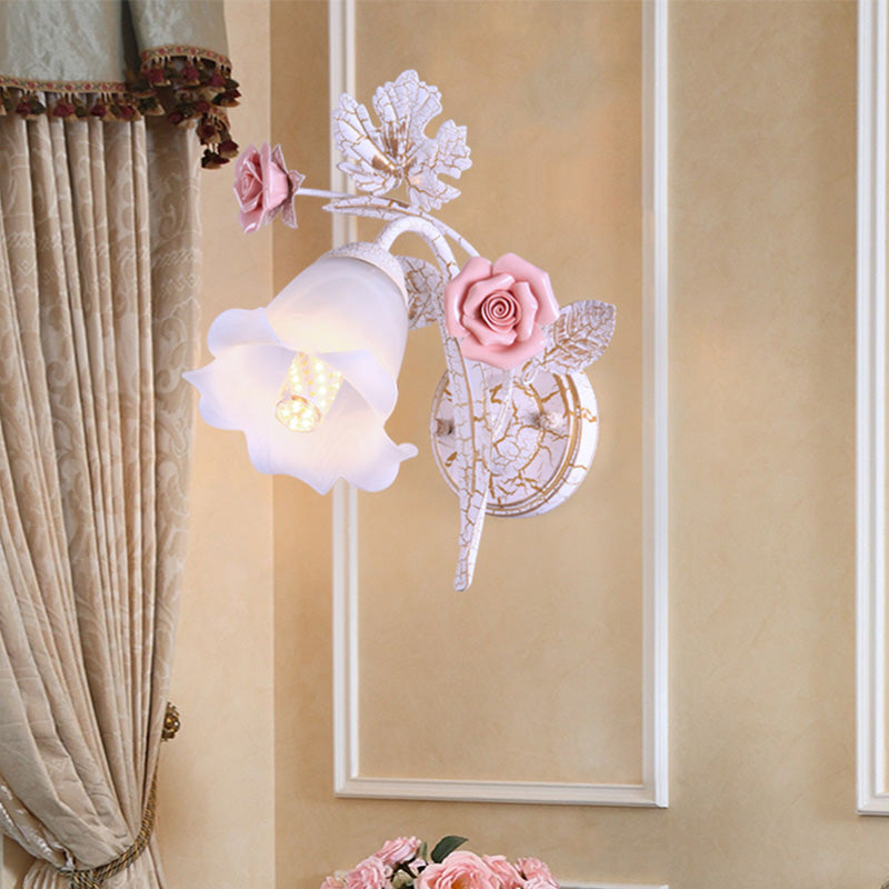 Skørter | Flared Living Room Wall Lamp Romantic Pastoral Metal 1/2 Cups White Wall Lamp Fixture with Flower Decor