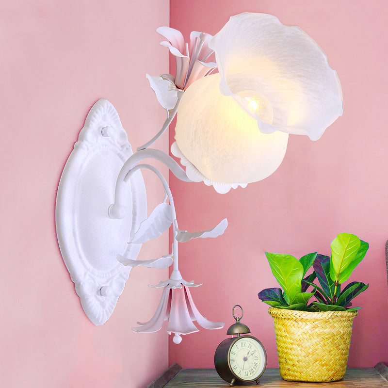 Skørter | 1 Light Floral Wall Lamp Wall Lighting Pastoral White Metal Wall Mounted Lighting for Living Room
