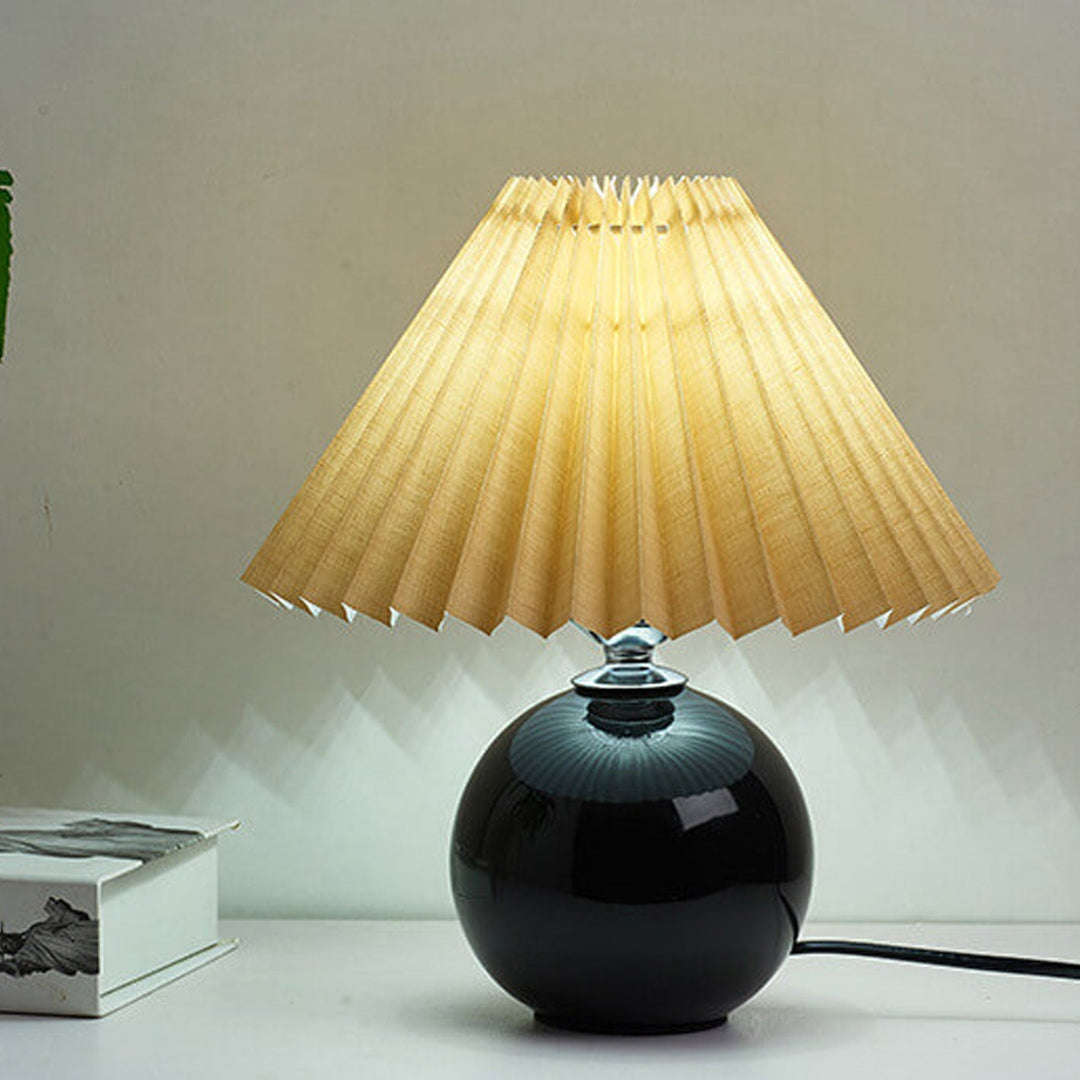 Lisslune | Nordic minimalist 1-light table lamp made of ceramic with pleats