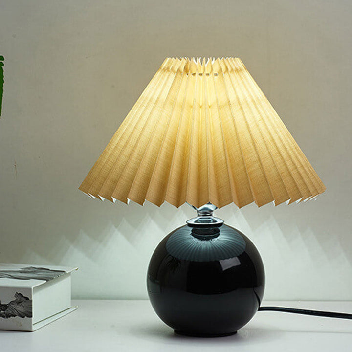 Lisslune | Nordic minimalist 1-light table lamp made of ceramic with pleats