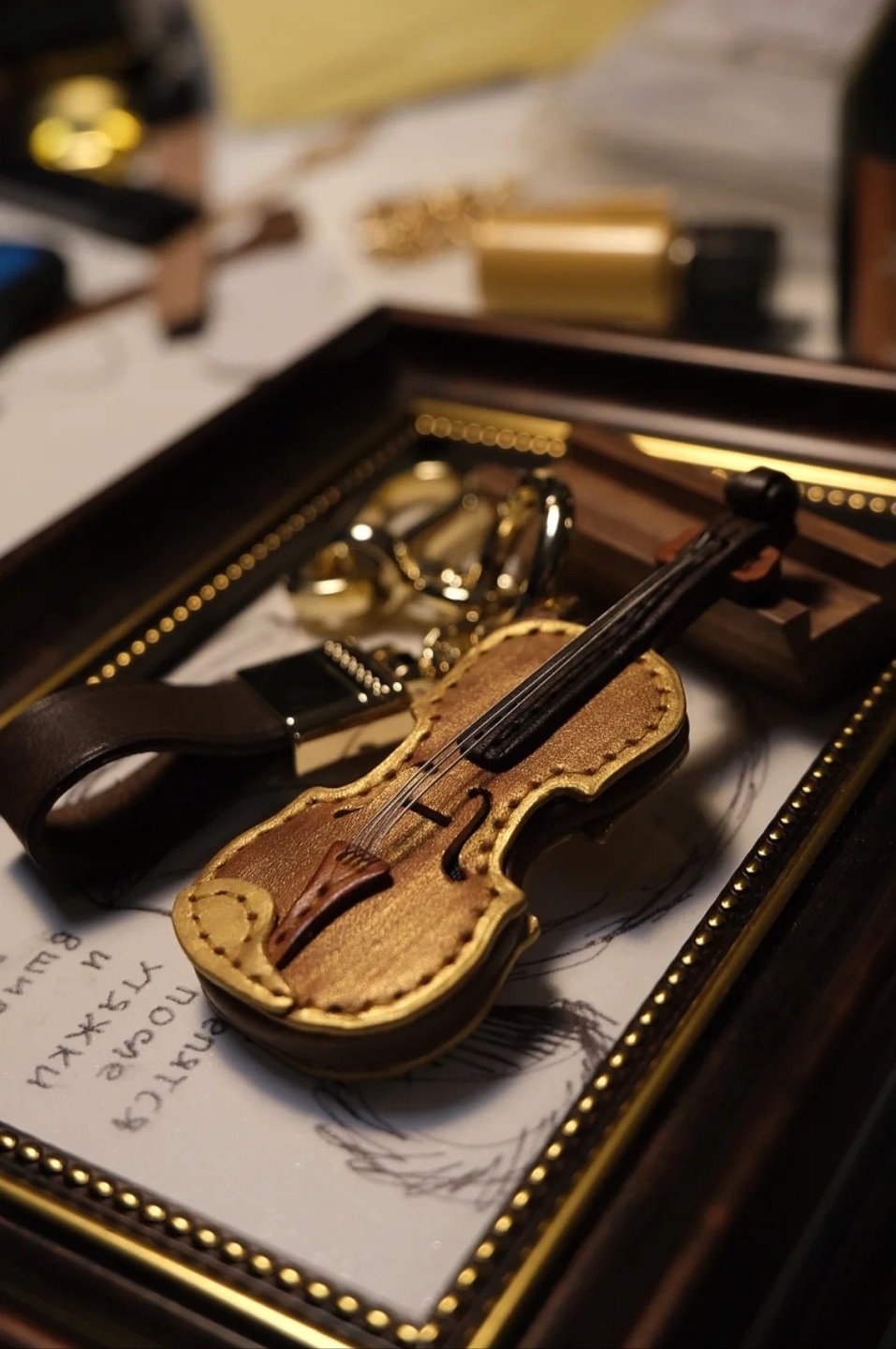 Lisslune | Crafted Leather Violin & Cello Keychain