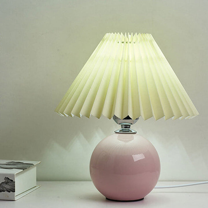 Lisslune | Nordic minimalist 1-light table lamp made of ceramic with pleats