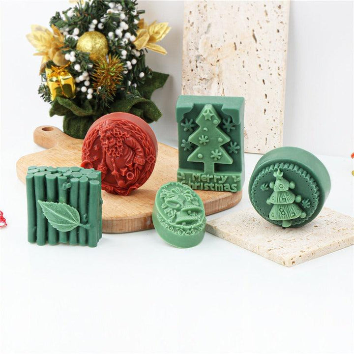 Lisslune | Elegant Candle Making Set for the Holidays: Santa Bell & Christmas Tree Molds