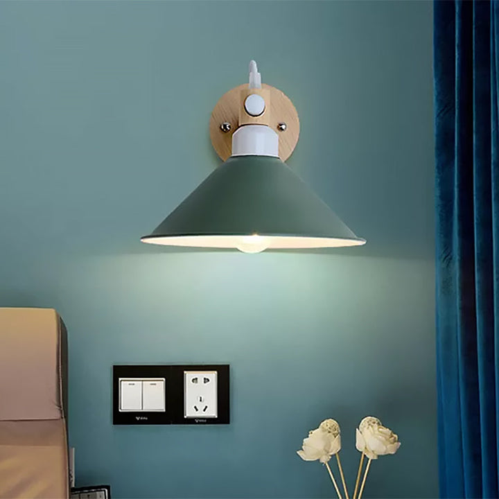 Skørter | Macaroon Pyramid Shape Wall Lamp Metal and Wood 1 Light Wall Lamp for Dining Room
