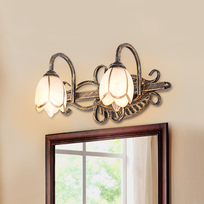 Skørter | 2/3 Lights Frosted Glass Vanity Light Fixture Traditional Antique Brass Flower Shaped Bathroom Lighting Fixture