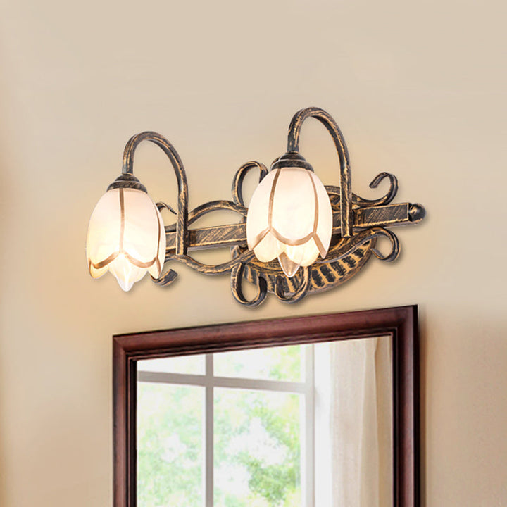 Skørter | 2/3 Lights Frosted Glass Vanity Light Fixture Traditional Antique Brass Flower Shaped Bathroom Lighting Fixture