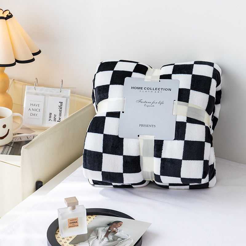 Lisslune | Stylish blanket in checkered pattern for your home