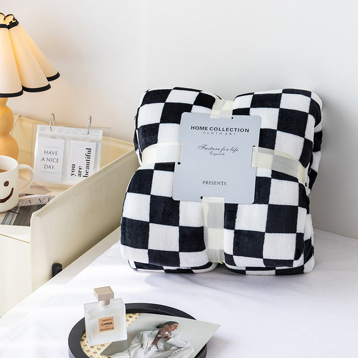 Lisslune | Stylish blanket in checkered pattern for your home