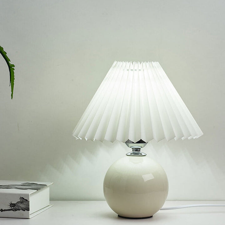 Lisslune | Nordic minimalist 1-light table lamp made of ceramic with pleats