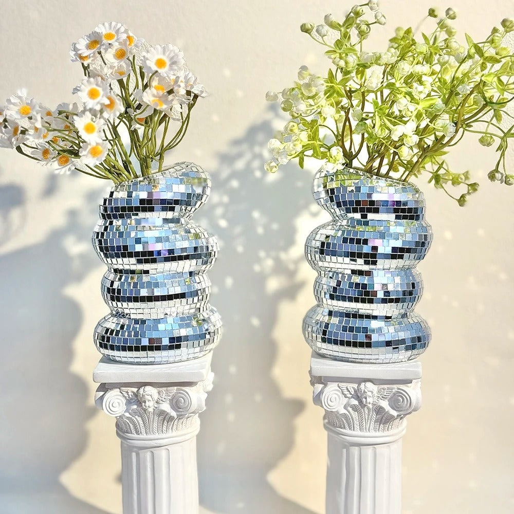 Lisslune | GlamSphere – Mirror-clad Discovase with retro charm and modern flair