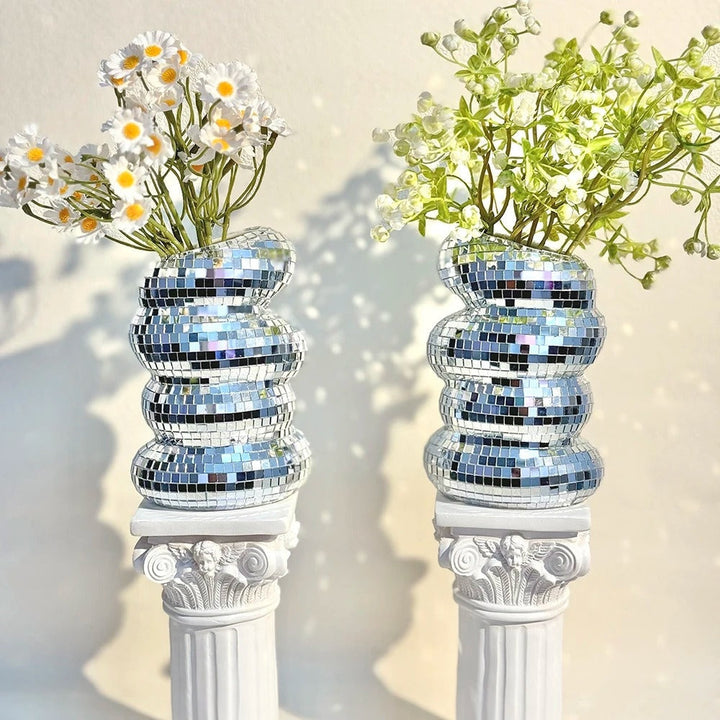 Lisslune | GlamSphere – Mirror-clad Discovase with retro charm and modern flair