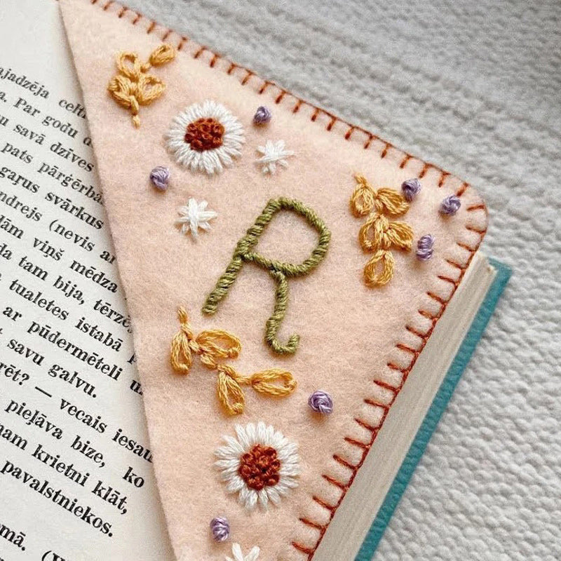 Lisslune | Personalized hand-stitched corner bookmark
