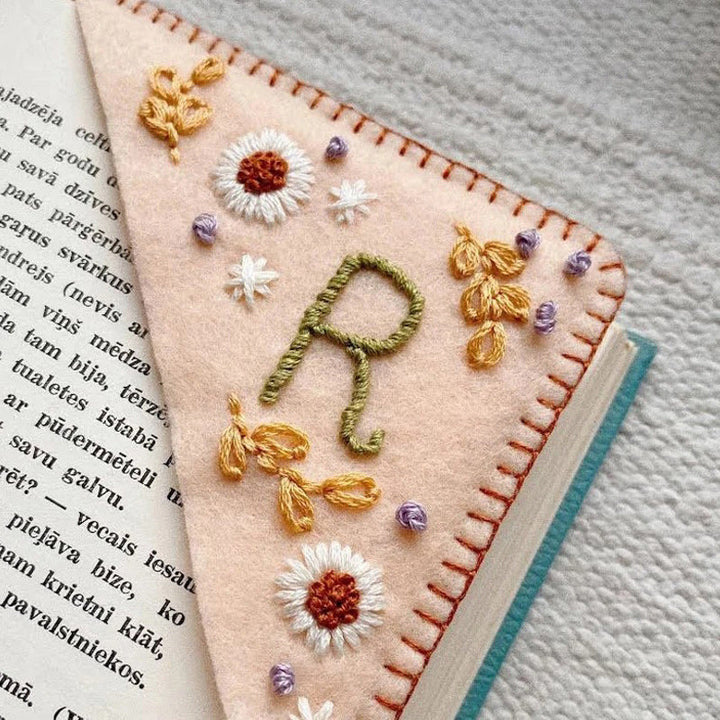 Lisslune | Personalized hand-stitched corner bookmark