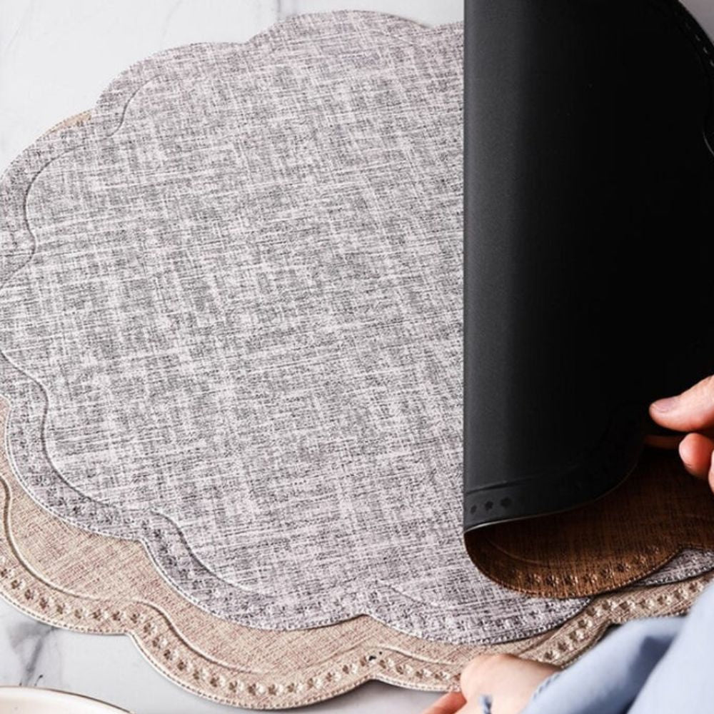 Lisslune | Scalloped Waterproof Placemat