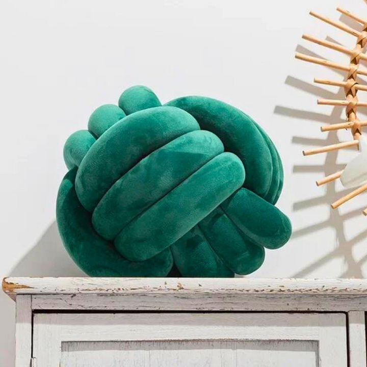 Lisslune | Scandinavian Knot Cushion made of Velvet