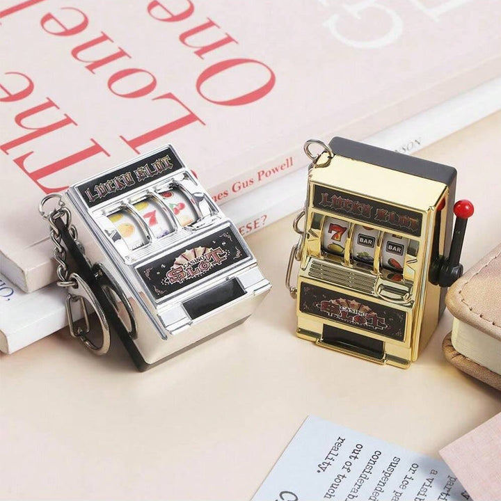 Lisslune | Keychain designed as a slot machine