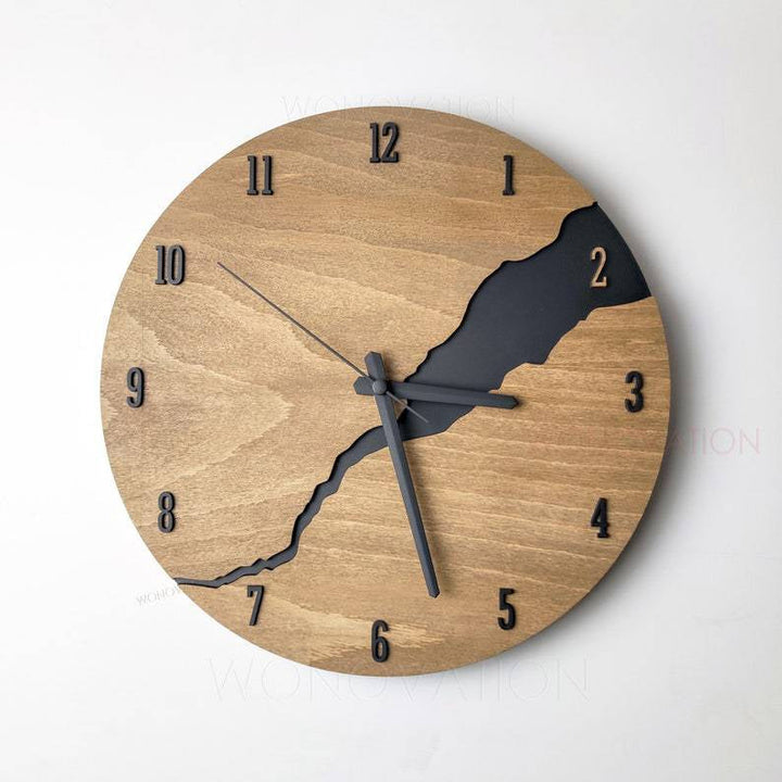 Lisslune | RusticEdge – Unique wall clock with cracked wood surface and rustic elegance