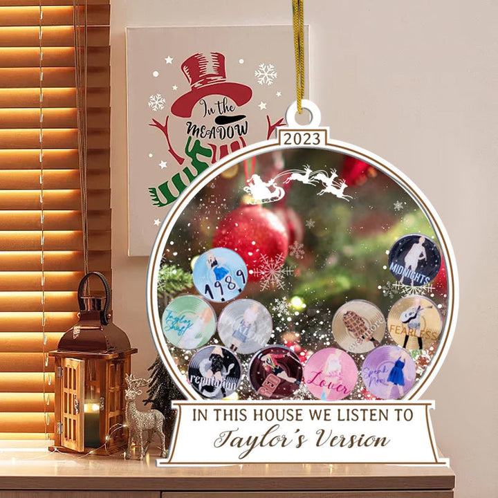 Lisslune | In this house we listen to Taylor's version ornament