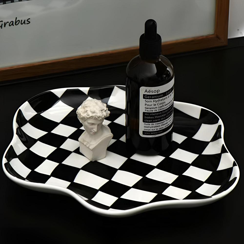 Lisslune | Classic Checkered Ceramic Plate