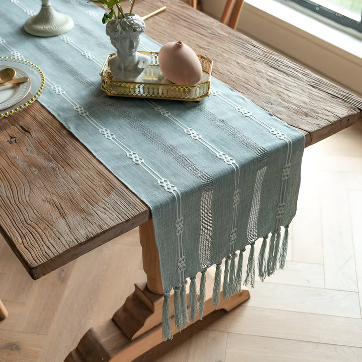 Lisslune | Tassel Whisper Table Runner