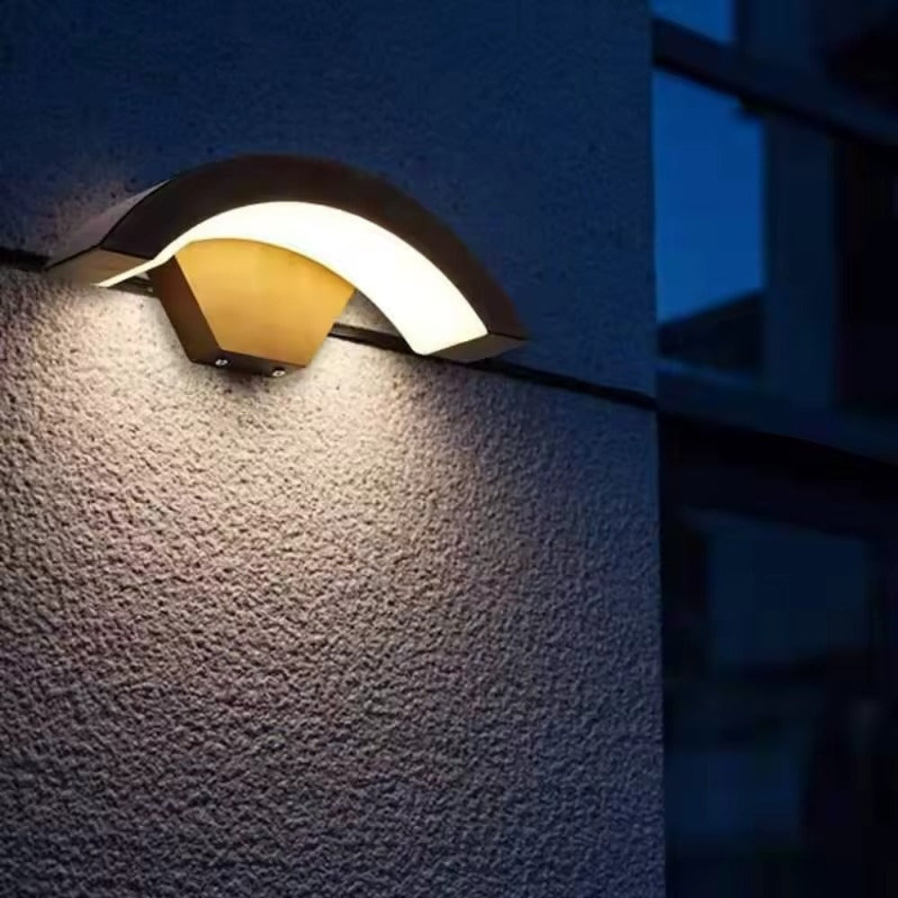 Lisslune | EyeGlow adjustable wall lamp – elegant minimalist design