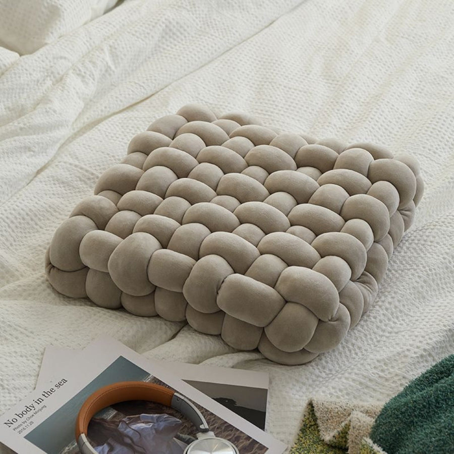 Lisslune | SnugSpiral - Elegant braided plush pillow