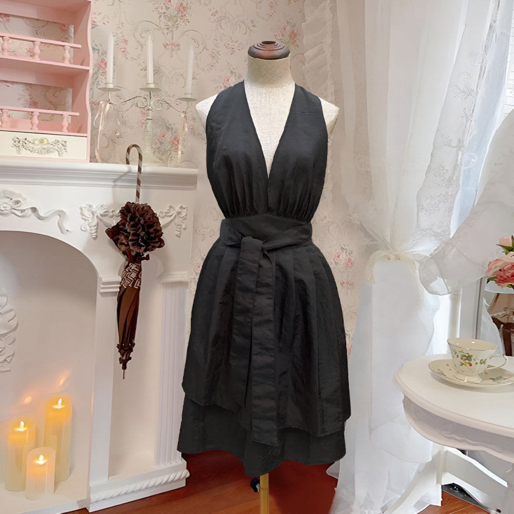 Lisslune | V-Neck Halter Black Tie-Back Apron
