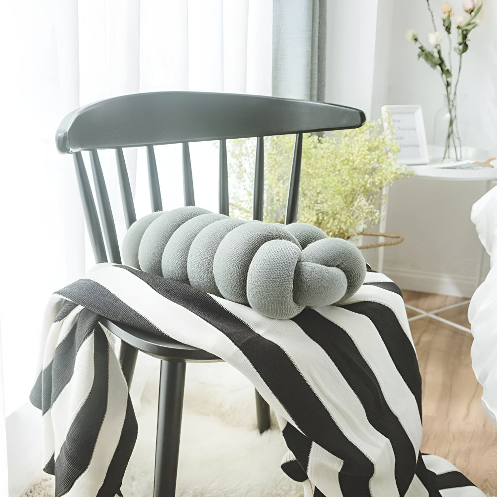 Lisslune | Splendid Ellipse Knotted Plush Cushion
