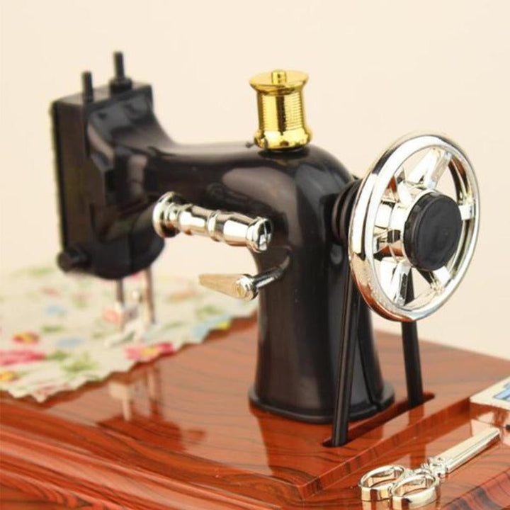 Lisslune | Mini Craft Retro Sewing Machine Decor