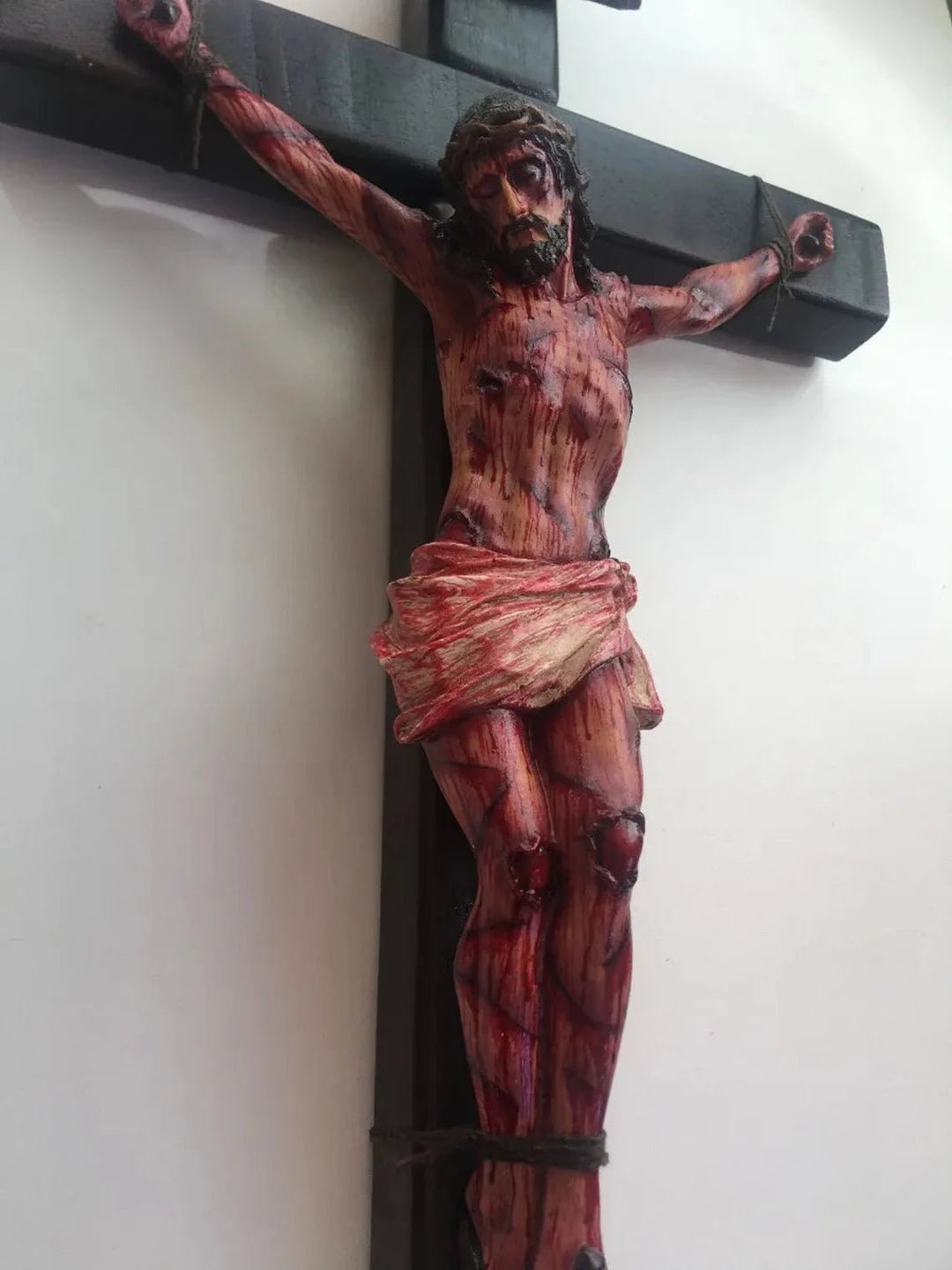 Lisslune | Handmade - Realistic Cross of Christ